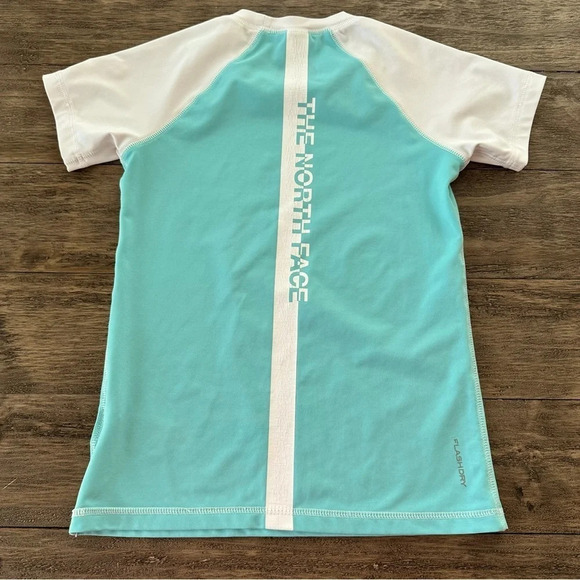 Play Condition The North Face TNF Girls Small 7/8 Rash Guard Shirt UPF 50 Swim - Picture 3 of 4